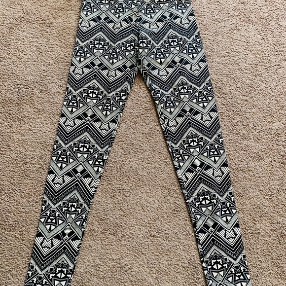 Pink Victoria’s Secret leggings - Picture 3 of 7
